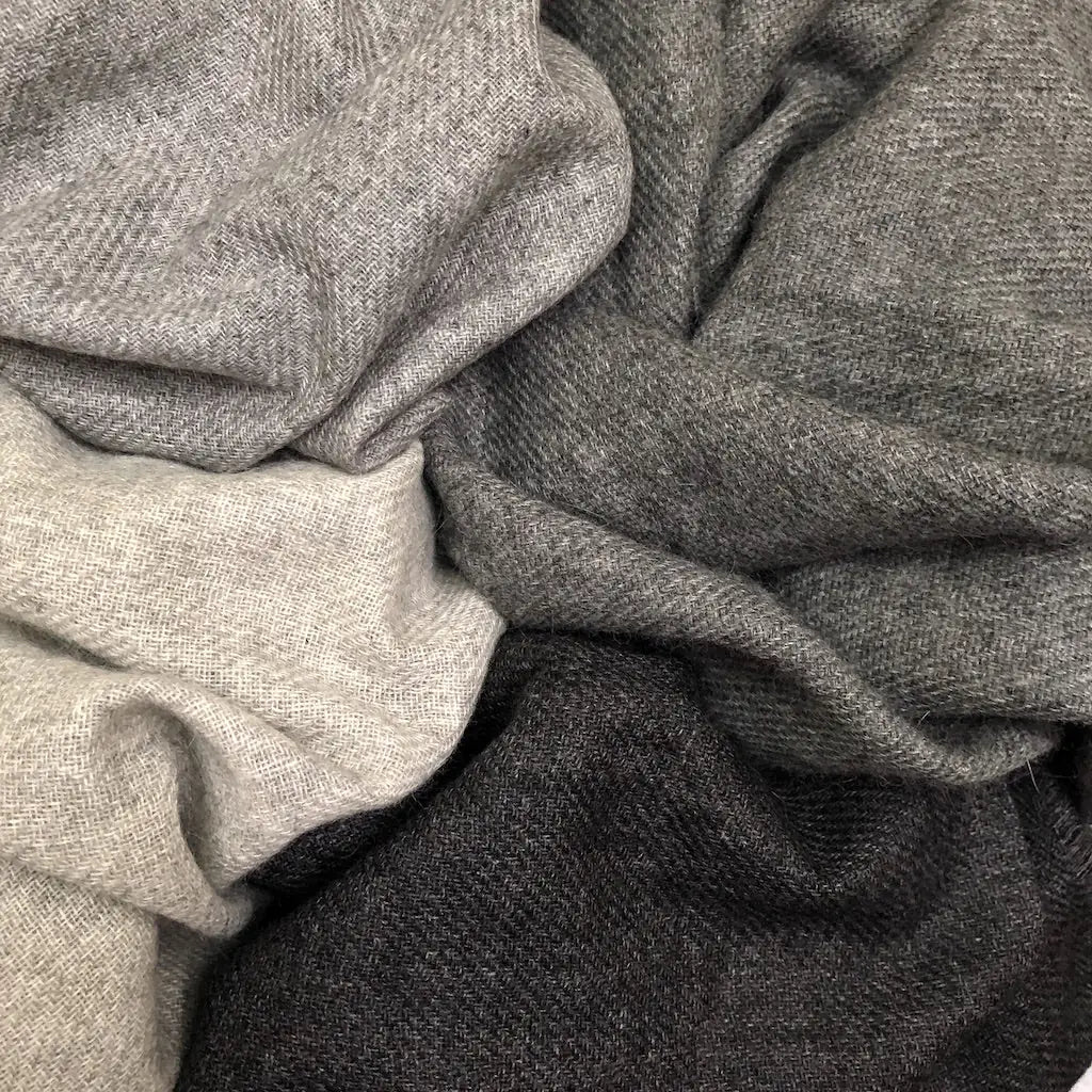 PoshWinter™ Heathered Gray Handloom Cashmere Scarf | Timeless Elegance & Cozy Warmth